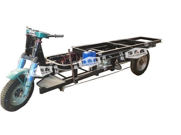 04电动工程自卸车三轮液压升降车.jpg